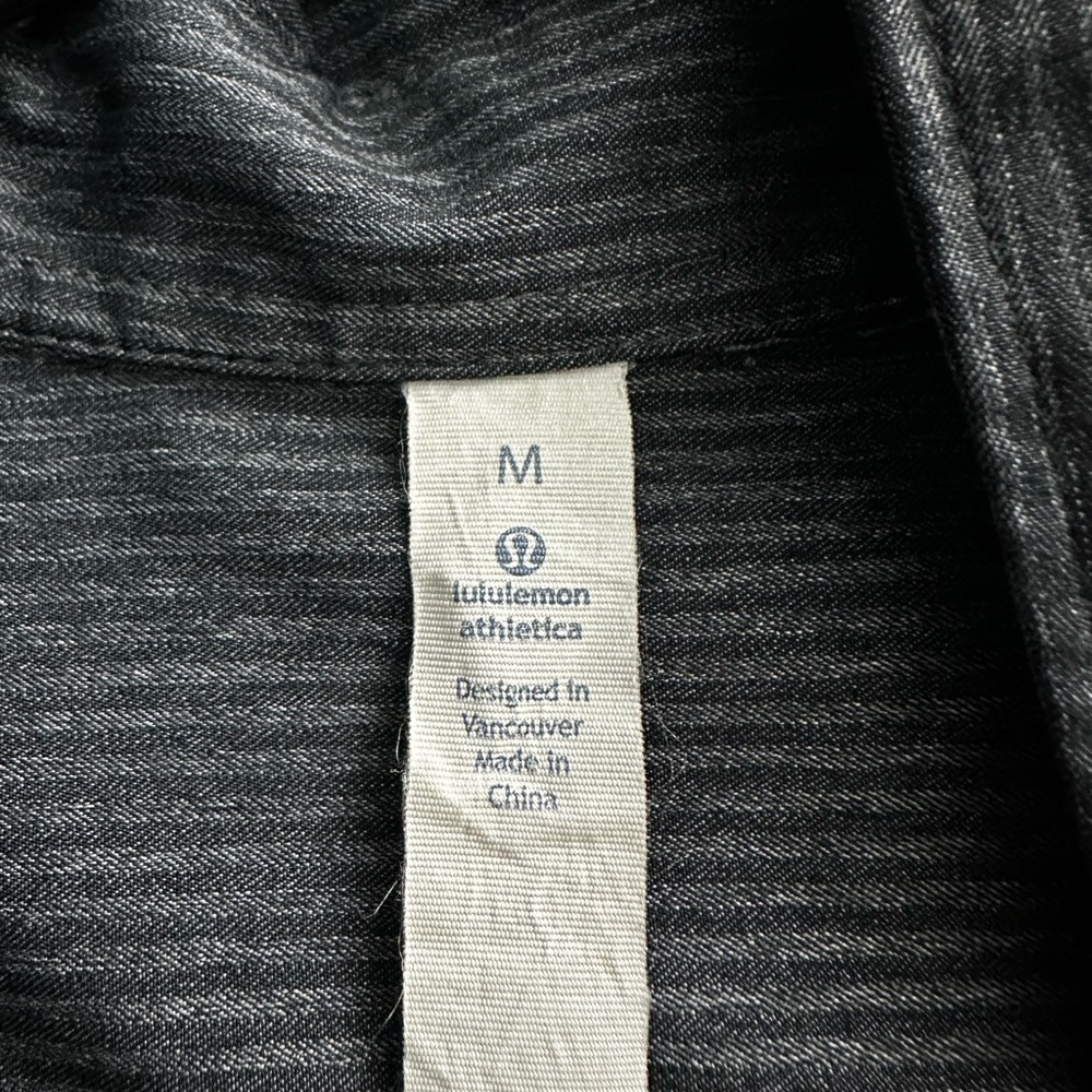 Lululemon Mens grey striped short slevee